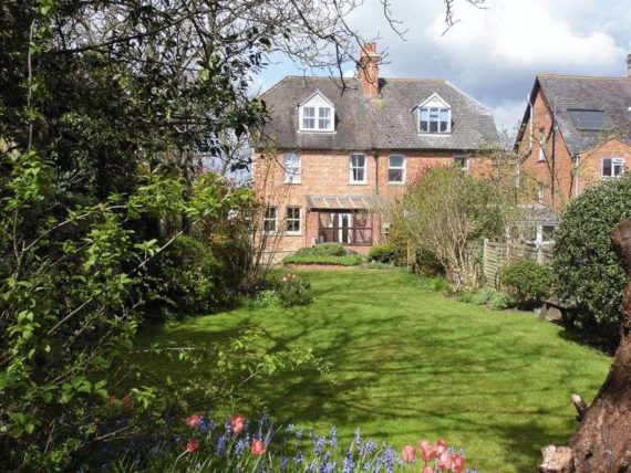 4&nbsp;Bedroom&nbsp;Semi-Detac...